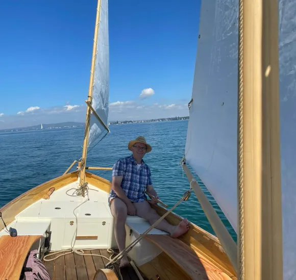 Thomas Vochezer in seiner von Ihm gebauten Färing