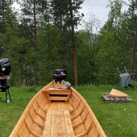 Das fertige, aus Vendia gebaute Boot fuer den Alta-Fluss